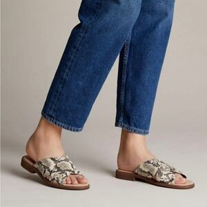Clarks Womens Declan Ivy Tan/Taupe Snake Skin Slide On Sandals Womens Size 9 1/2